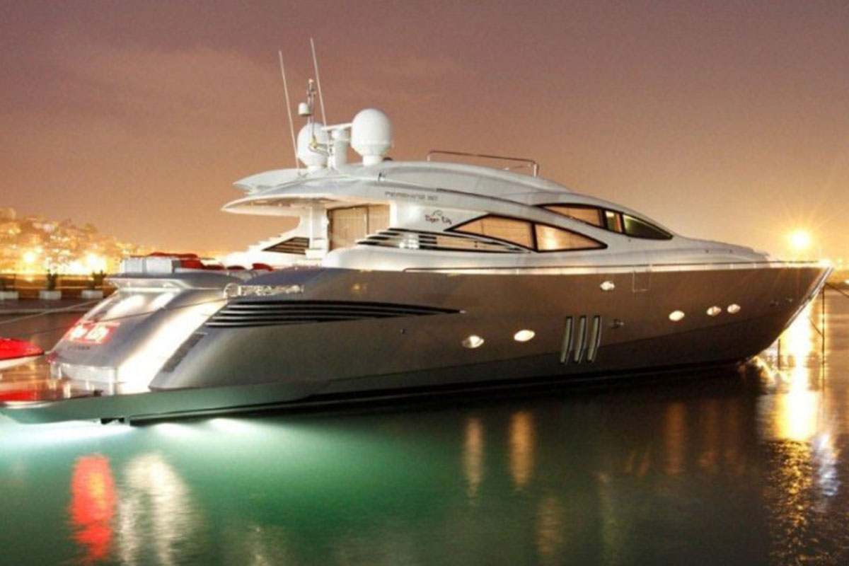 90 foot pershing yacht