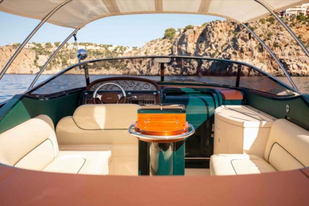 RIVA-AQUARIVA-33_int Riva Aquariva 33 for Sale Brokerage FYS Baleare