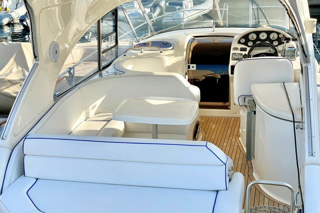 Bavaria-30-Sport-HT-cockpit Bavaria 30 Sport HT en venta FYS Mallorca