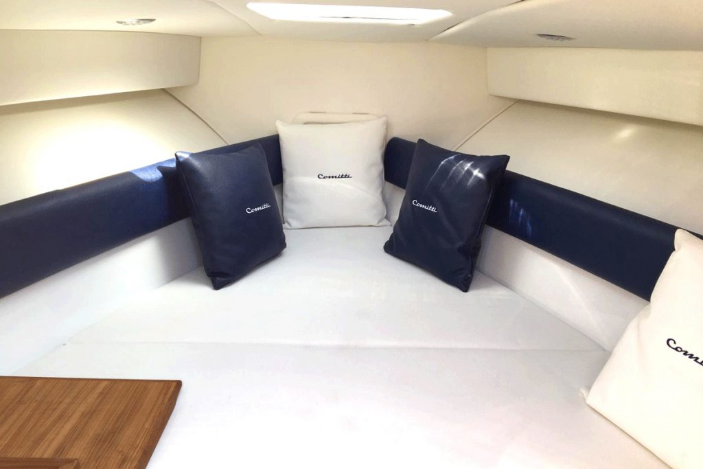 Comitti-V28-double-berth-bed Comitti Venezia 28 en venta FYS Mallorca