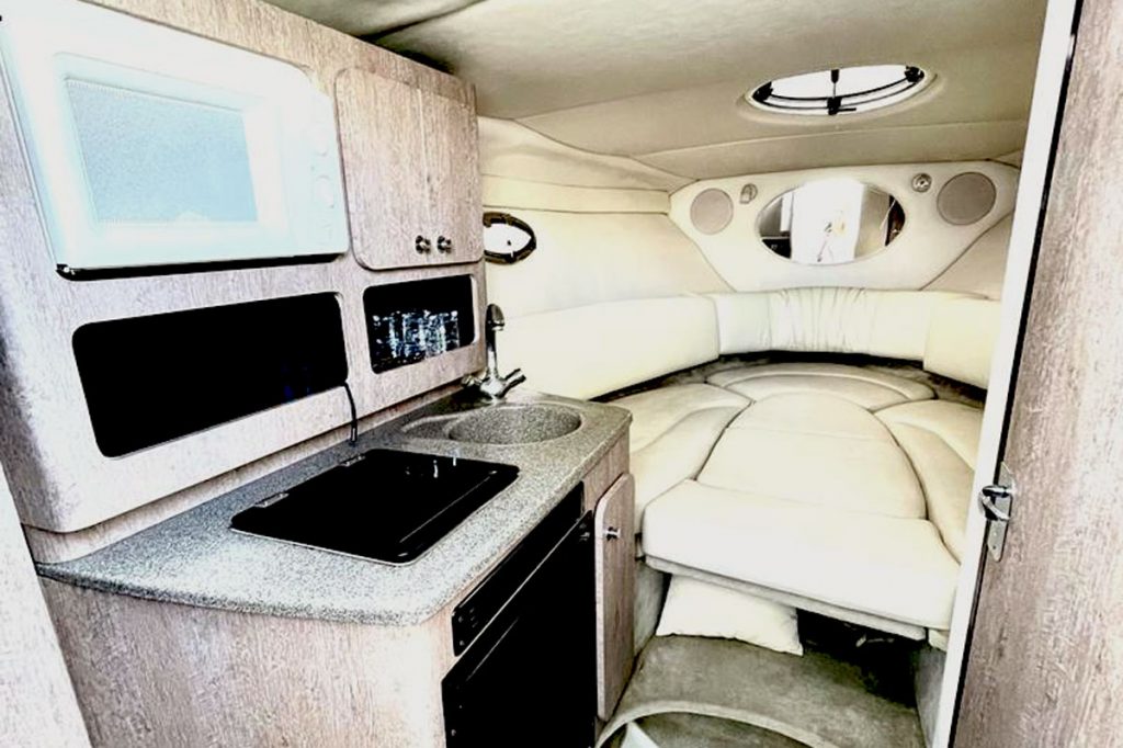 Crownline-270-CR-galley-saloon Crownline 270 CR for sale FYS MALLORCA