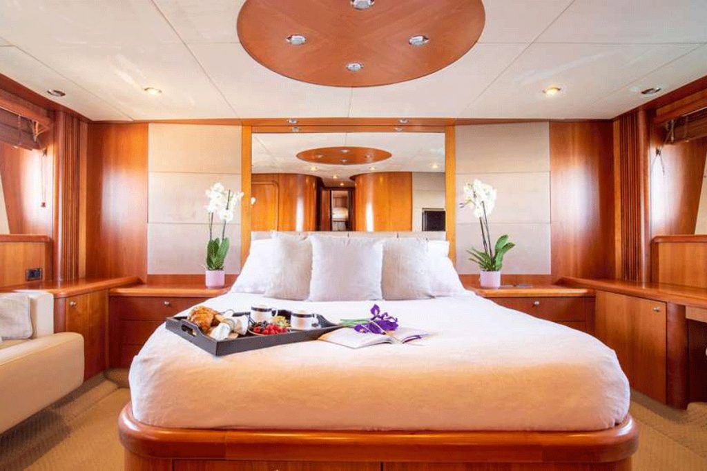 Sunseeker-Predator-72-master-cabin Sunseeker Predator 72 2006 for sale FYS Mallorca