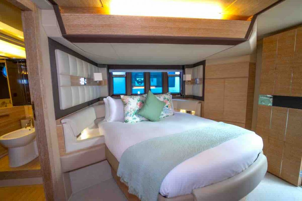 Azimut 64 for charter with Flensburger Yacht Service Mallorca