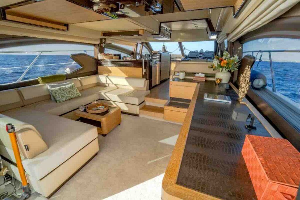 Azimut 64 for charter with Flensburger Yacht Service Mallorca