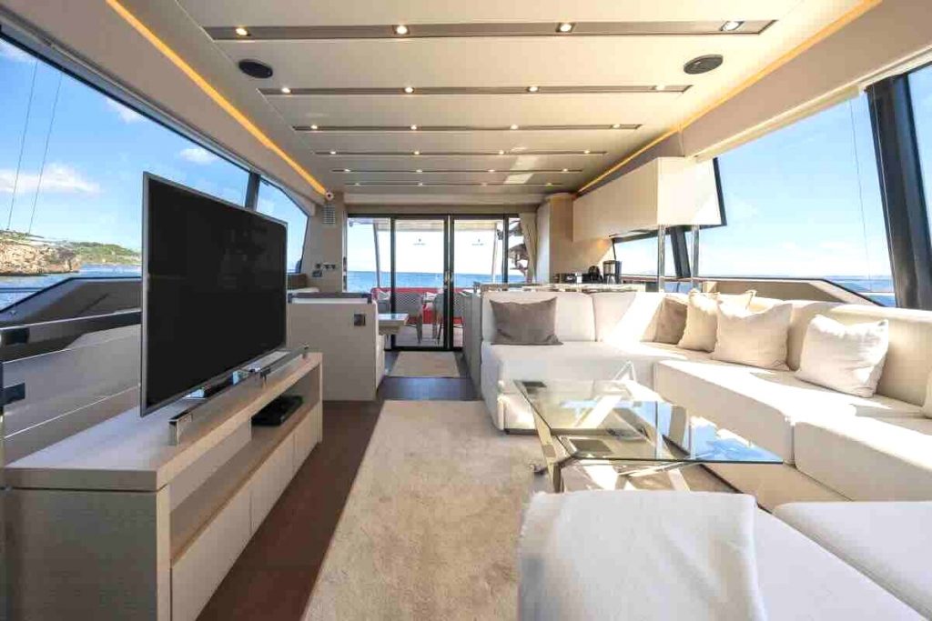 Prestige 680 for charter with Flensburger Yacht Service Mallorca