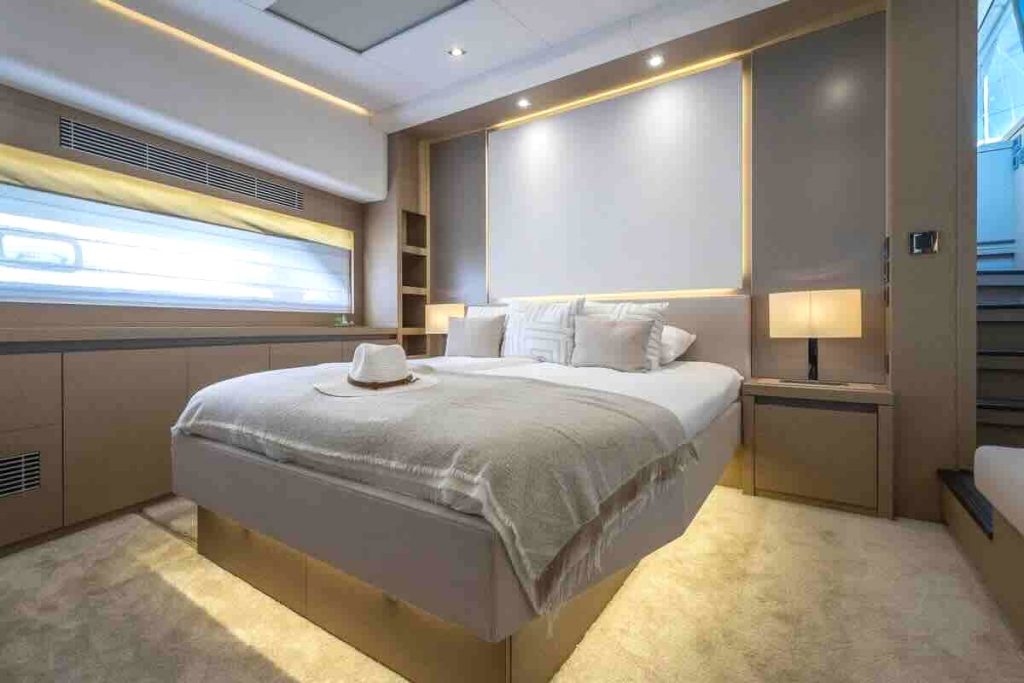 Prestige 680 for charter with Flensburger Yacht Service Mallorca