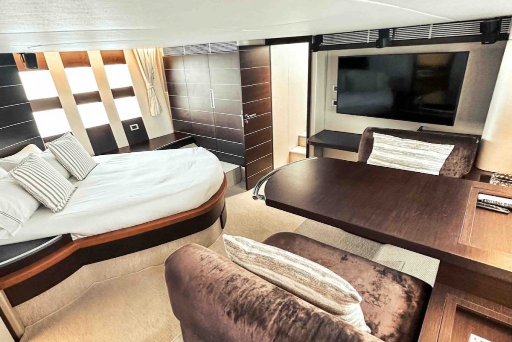 Azimut 68S Esperanza motor yacht for charter FYS Mallorca