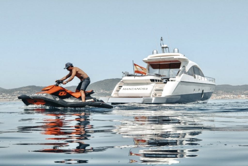 Aicon 72SL Manzanos || motor yacht for charter FYS Mallorca