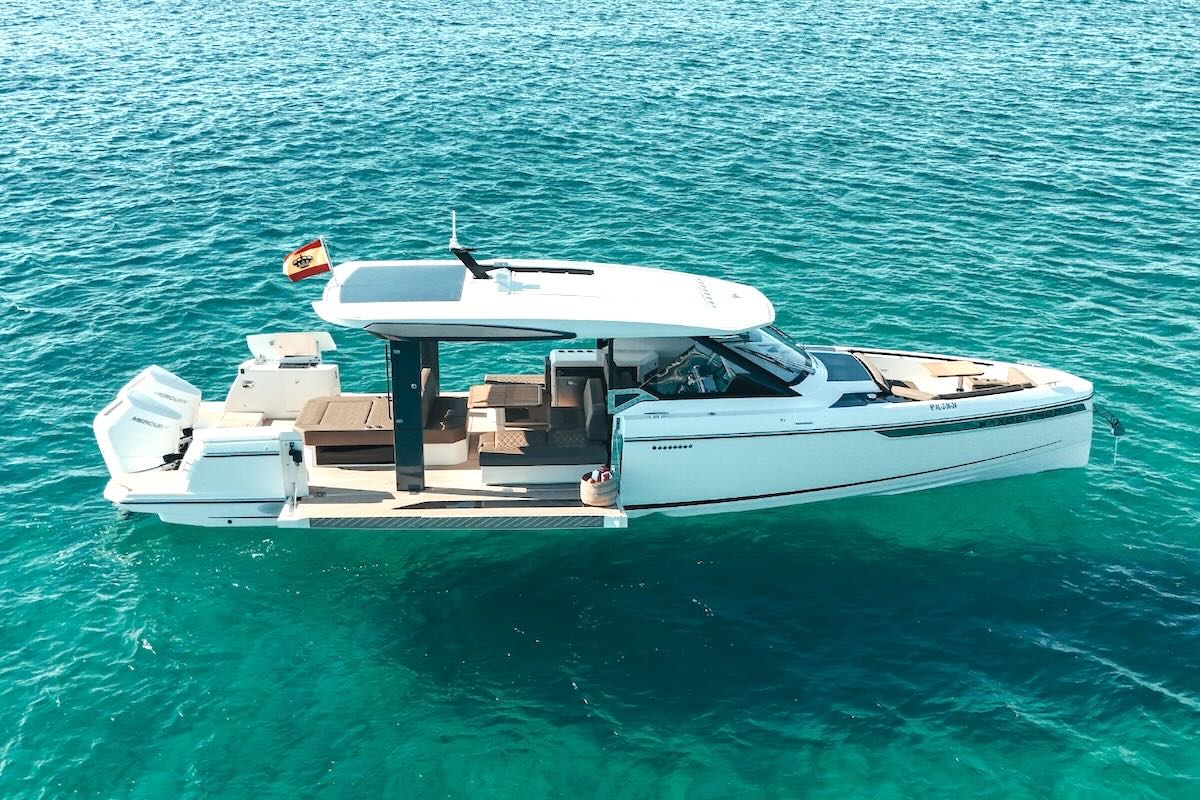 Saxdoor 400 GTO Bali motor boatt for charter FYS Mallorca