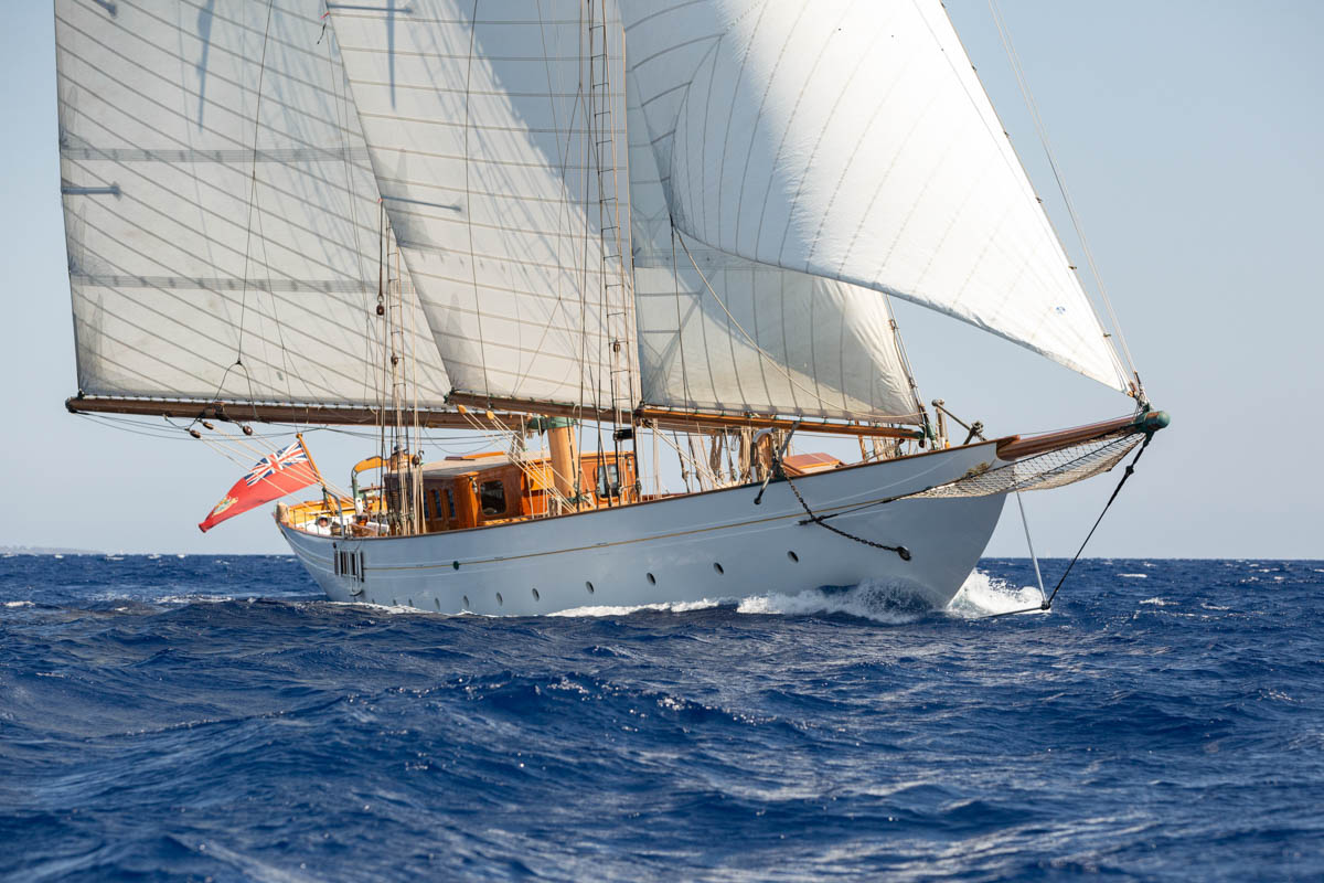 Schooner Naema 123'