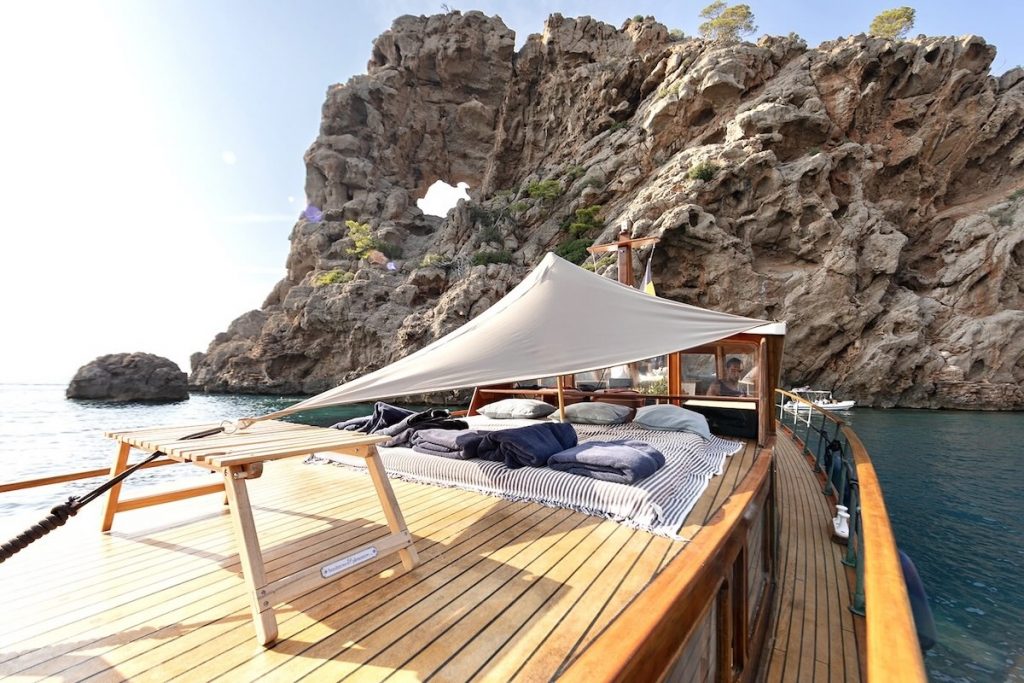 Azul motor yacht for charter Soller FYS Mallorca