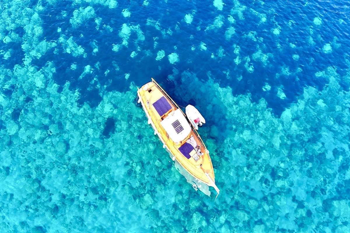 Azul motor yacht for charter Soller FYS Mallorca