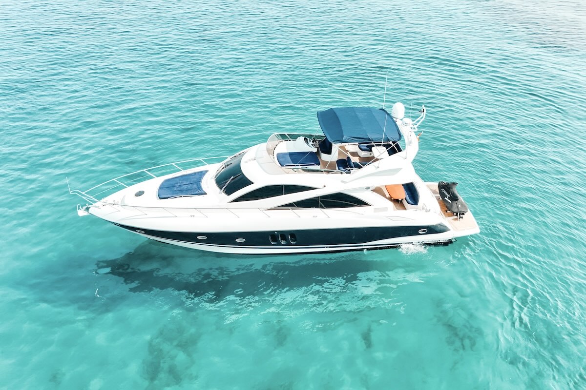 Sunseeker Manhattan 66 Tapia Bay for charter FYS Mallorca
