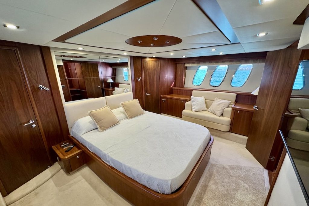 Sunseeker Manhattan 66 Tapia Bay for charter FYS Mallorca