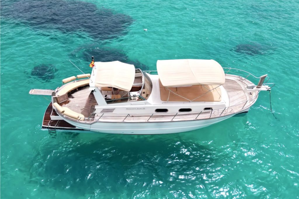 Menorquin Yacht 120 Alma Mediterranean for charter FYS Mallorca
