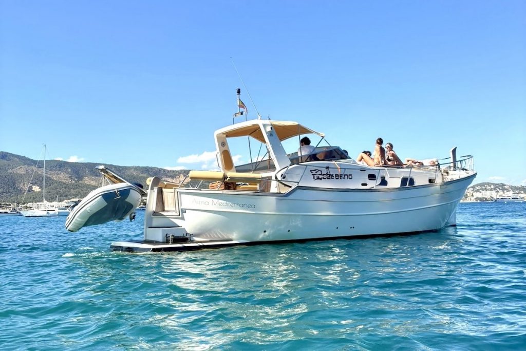 Menorquin Yacht 120 Alma Mediterranean for charter FYS Mallorca