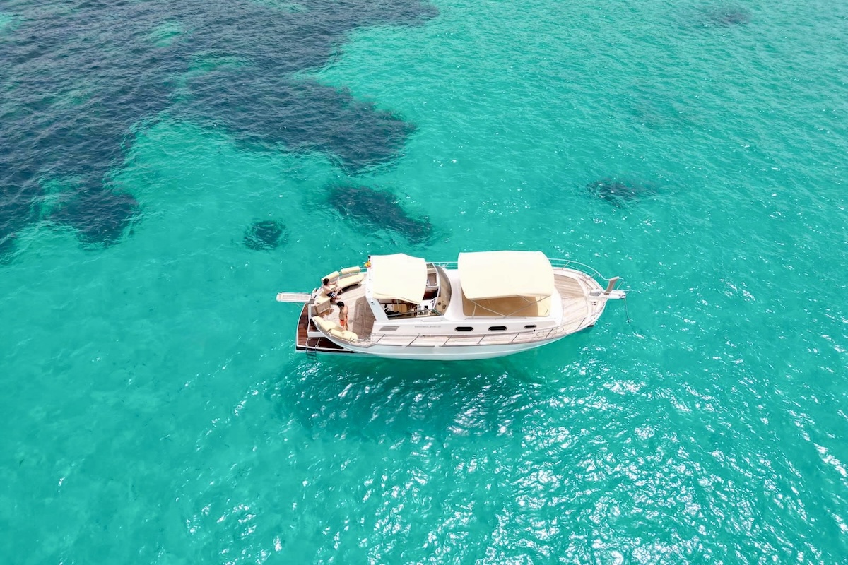 Menorquin Yacht 120 Alma Mediterranean for charter FYS Mallorca