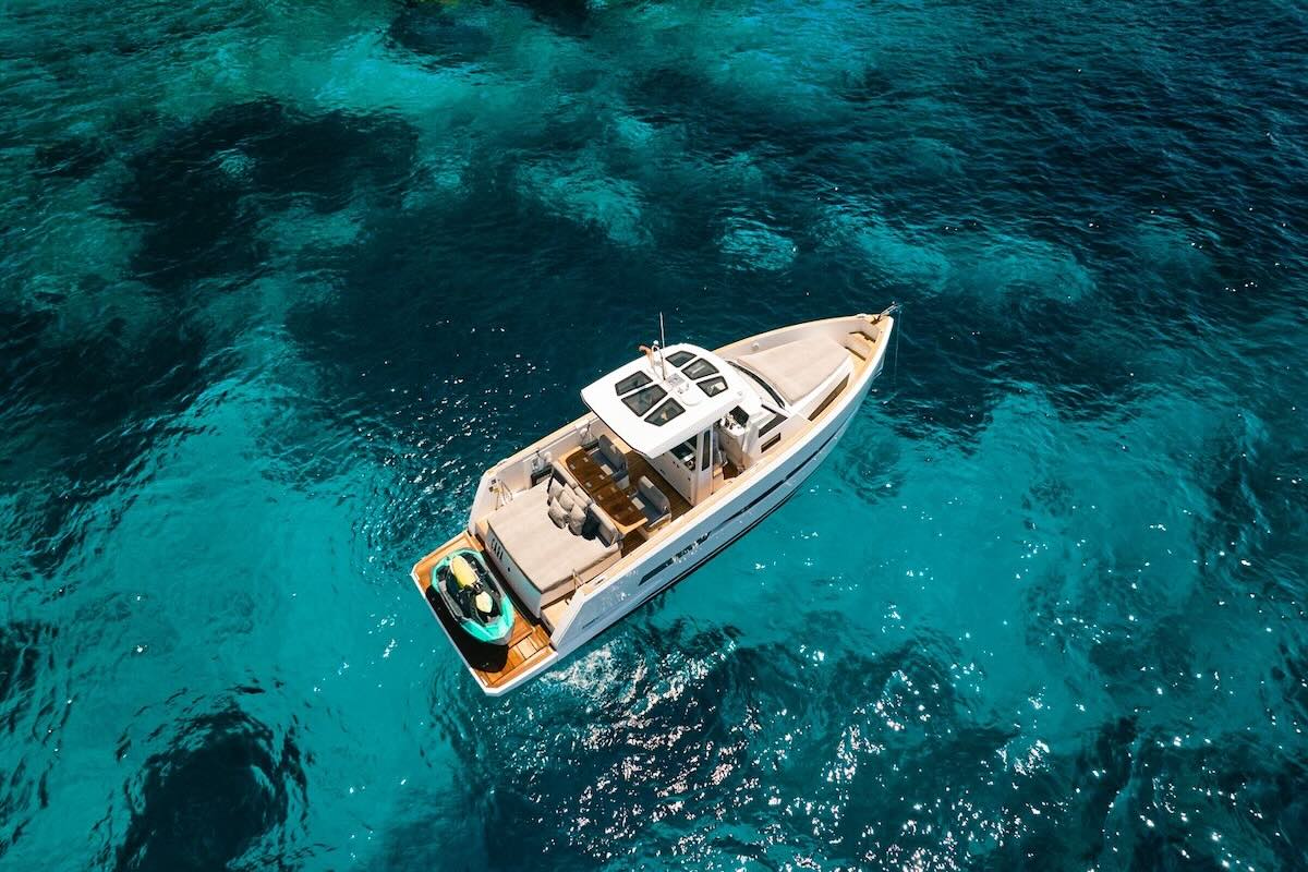 Fjord 44 Open Cara for charter FYS Mallorca