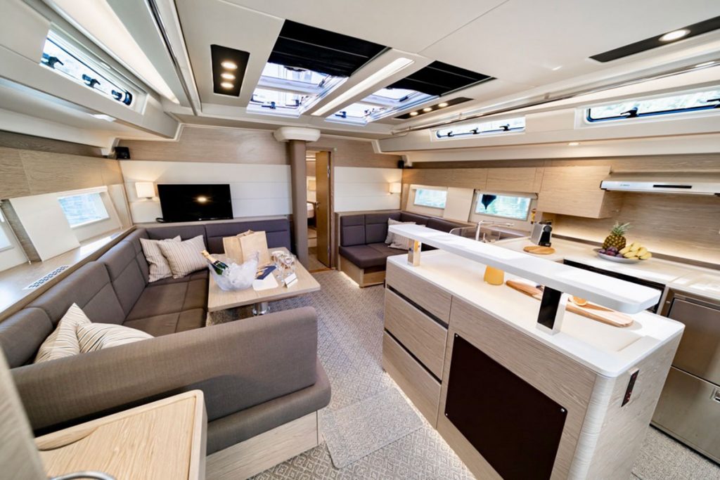 Saloon & Galley on Hanse 588