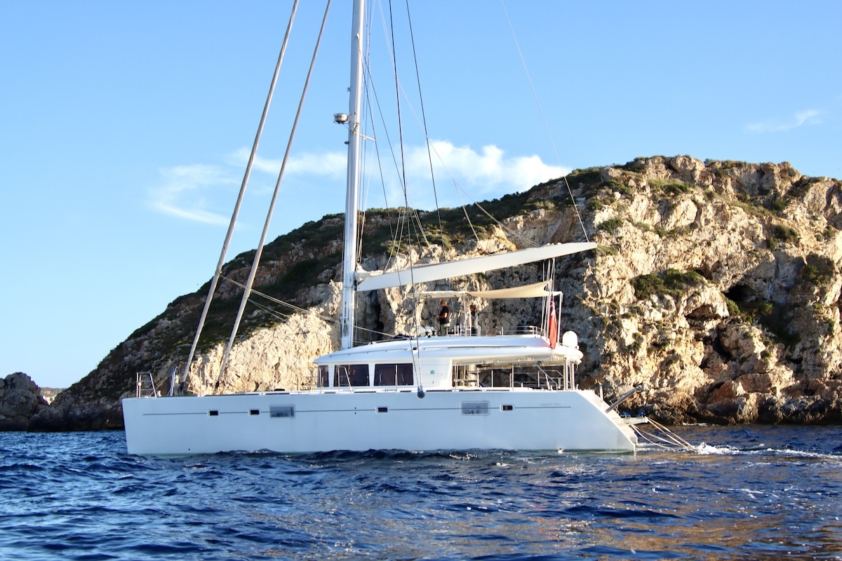 Lagoon 560 Estrella del Mar Catamaran for Sale FYS Mallorca Barcelona