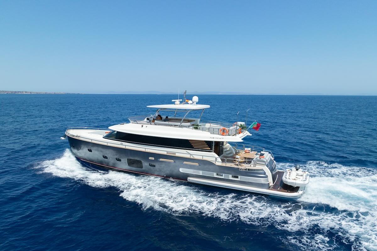 Almar II for charter Azimut Magellano 76 FYS Mallorca Palma