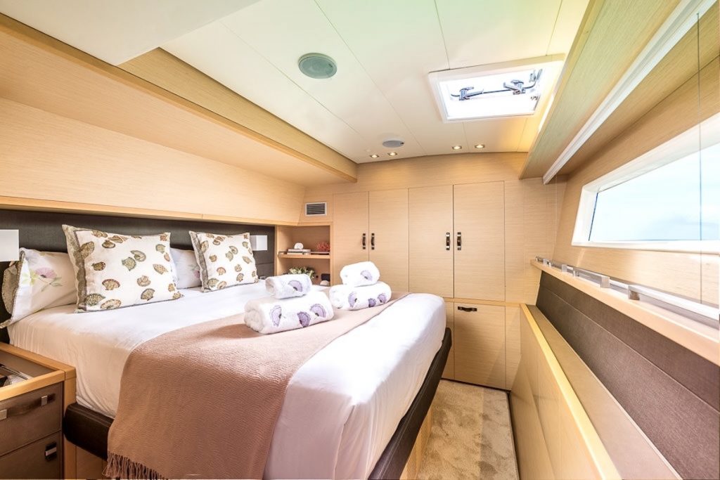 Catamaran Lagoon 630 Seek for charter FYS Mallorca catamaran