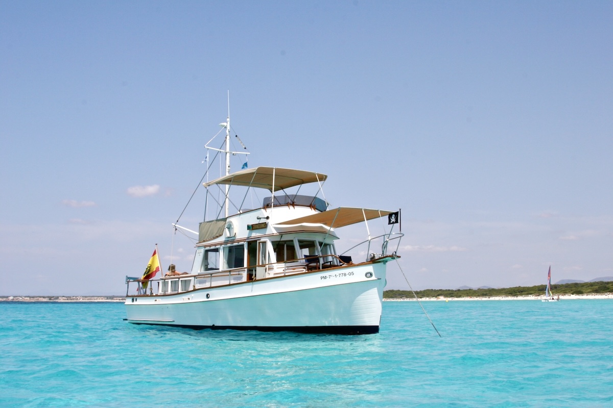 Grand Banks Classic 36 La Morgane for charter FYS Mallorca