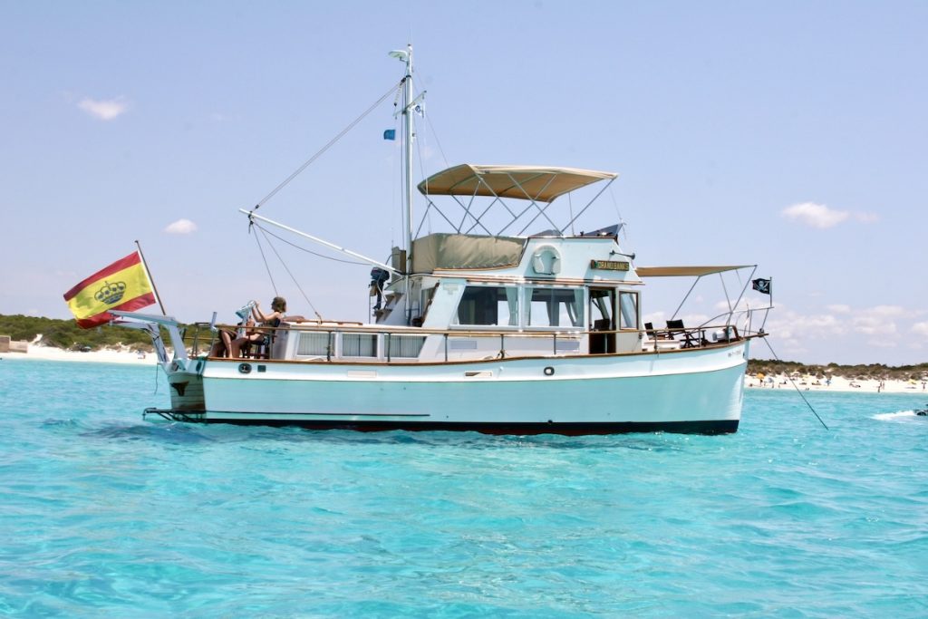 Grand Banks Classic 36 La Morgane for charter FYS Mallorca