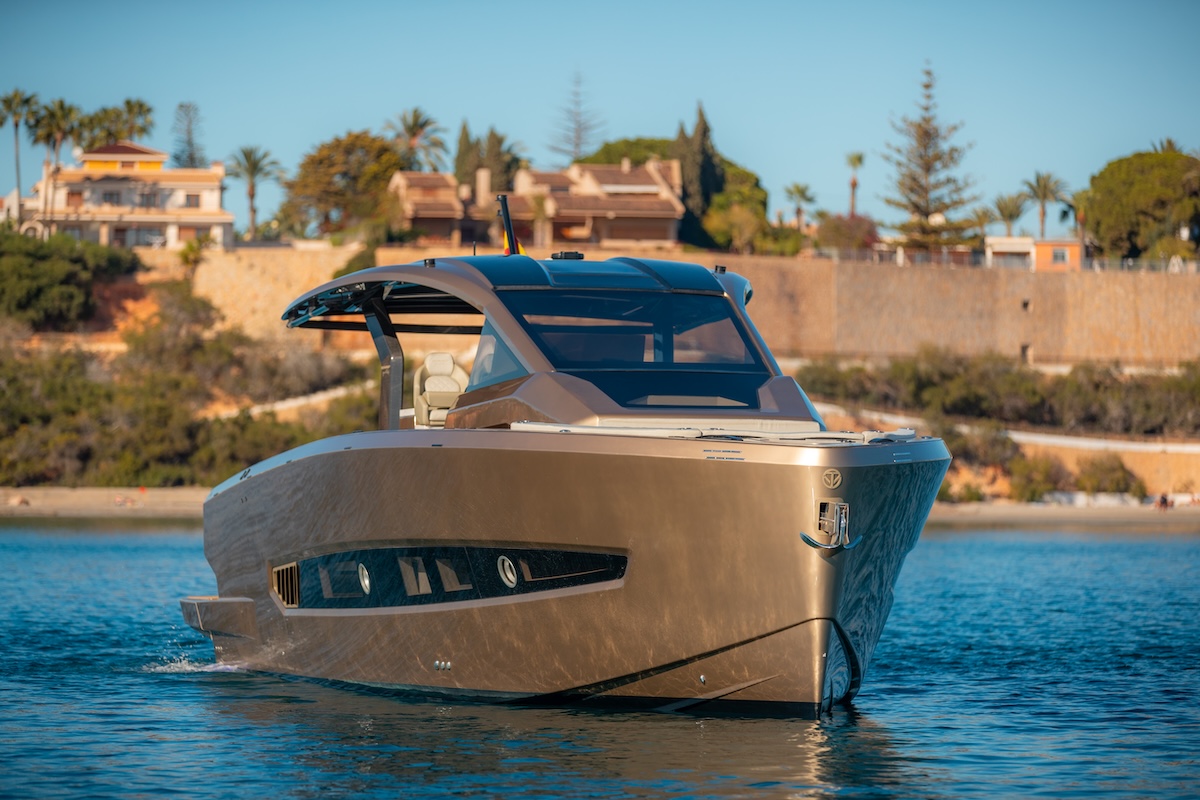 Tesoro T50 Speciale „Goldfinger“ for charter Mallorca Ibiza Balears FYS