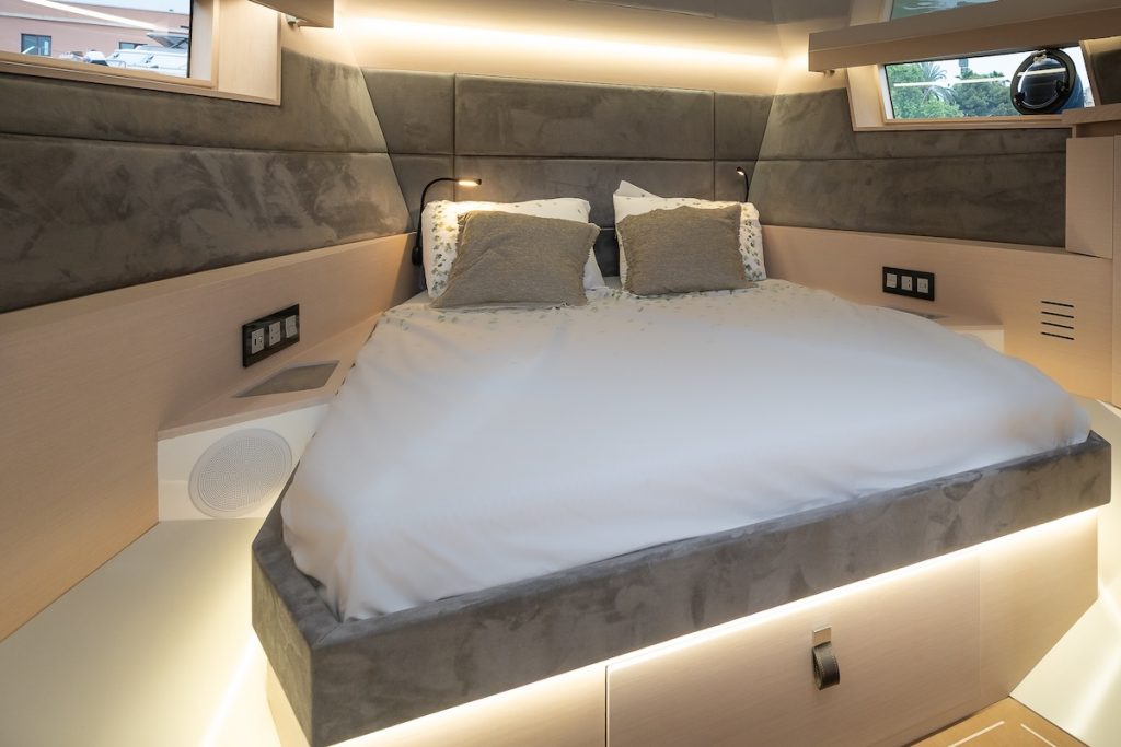 Tesoro T40 Sport GTS for charter Tesoro T40 Sport GTS for charter Mallorca Ibiza Balears FYS