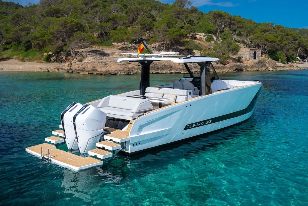 Tesoro T40 Sport GTS for charter Tesoro T40 Sport GTS for charter Mallorca Ibiza Balears FYS