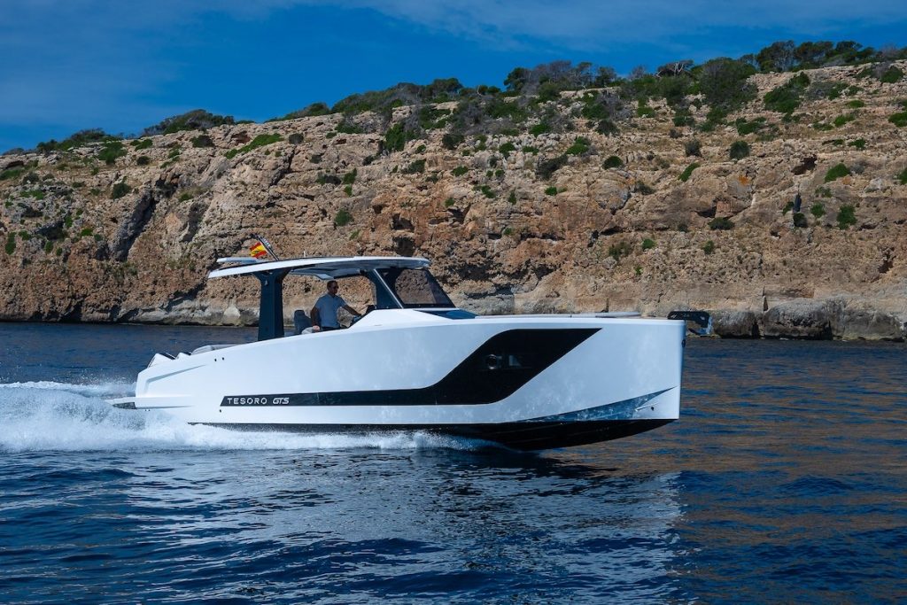Tesoro T40 Sport GTS for charter Tesoro T40 Sport GTS for charter Mallorca Ibiza Balears FYS