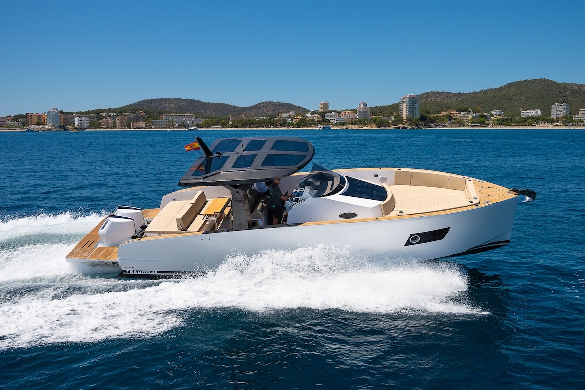 Tesoro T40 Outboard „Joya“ for charter Mallorca Ibiza Balearics FYS