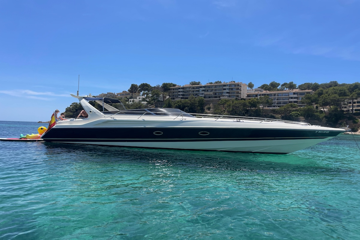Sunseeker Apache 45 for charter Mallorca Ibiza Balearics FYS Mallorca