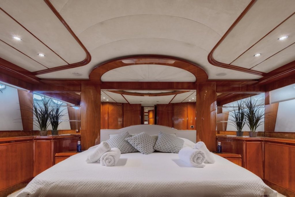 Astondoa 72 GECKO for charter Mallorca FYS