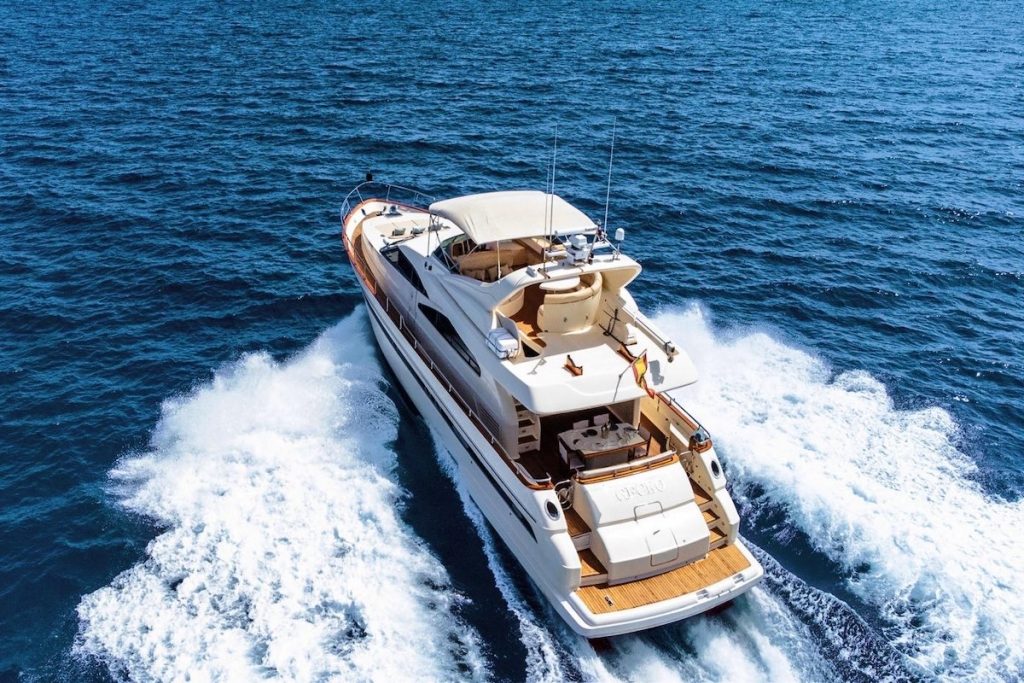 Astondoa 72 GECKO for charter Mallorca FYS