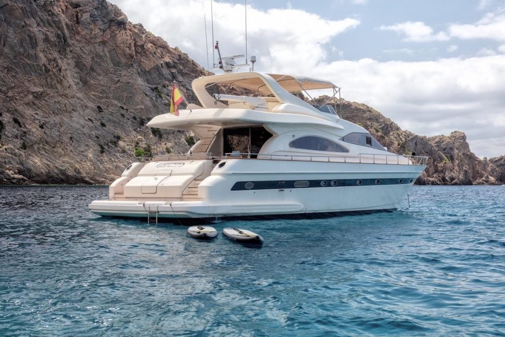 Astondoa 72 GECKO for charter Mallorca FYS